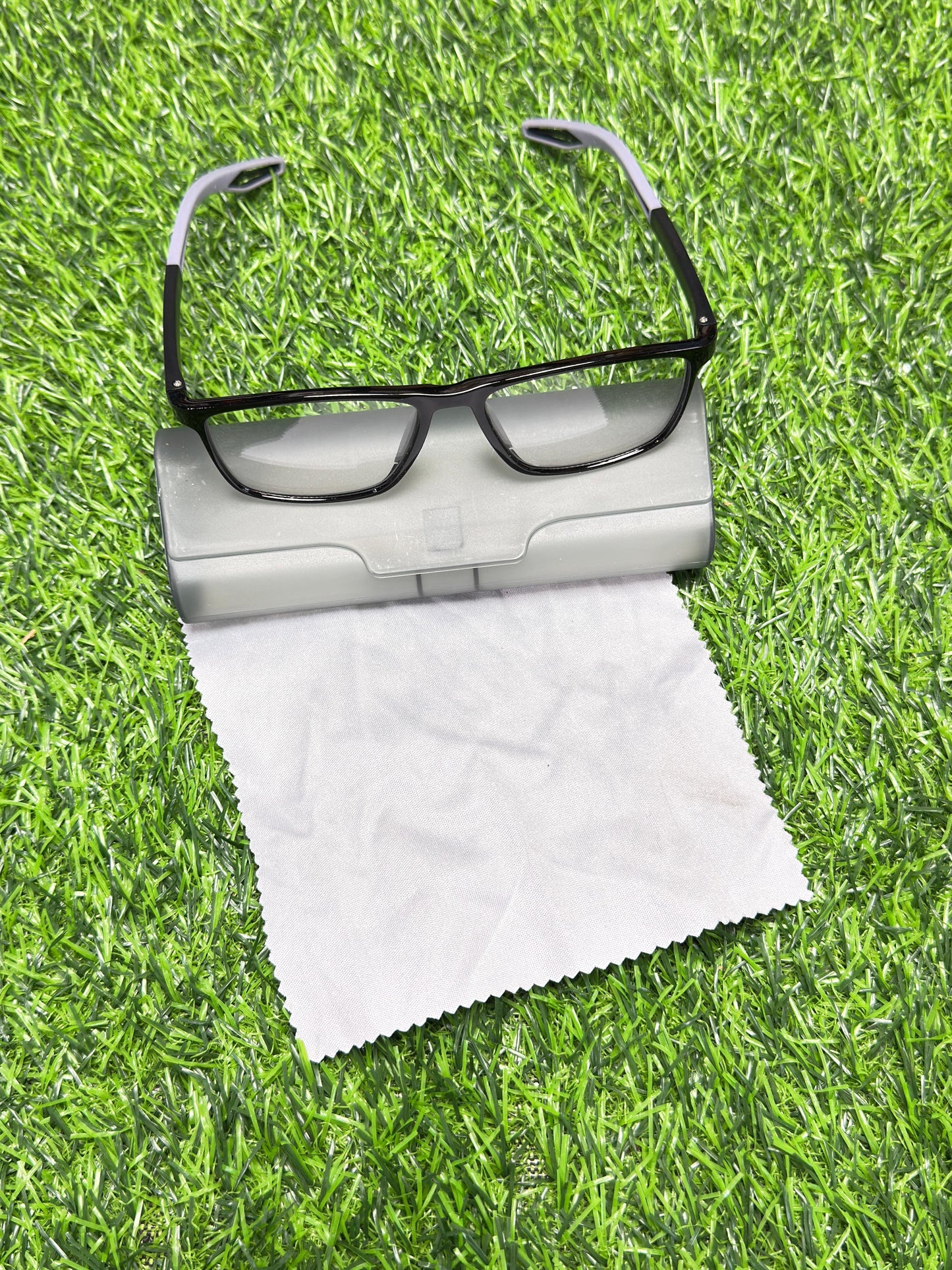 Hybrid Transition Glasses | UV Reactive Lenses with Negative Prescription Dark in Sunlight, Clear at Night