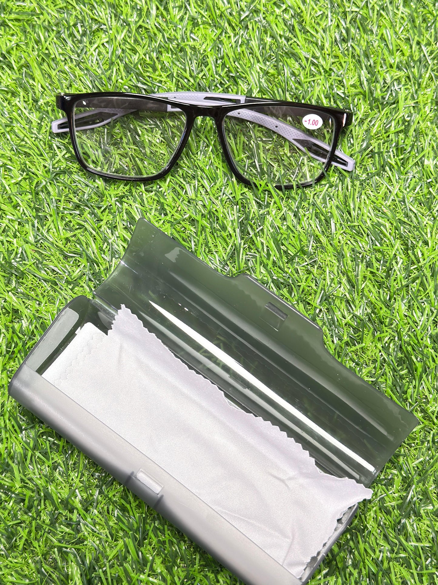 Hybrid Transition Glasses | UV Reactive Lenses with Negative Prescription Dark in Sunlight, Clear at Night