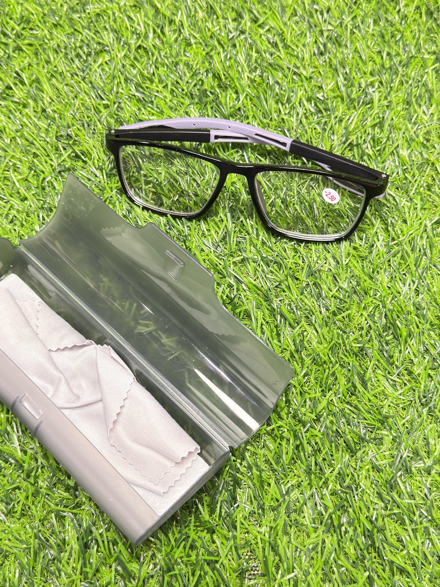 Hybrid Transition Glasses | UV Reactive Lenses with Negative Prescription Dark in Sunlight, Clear at Night