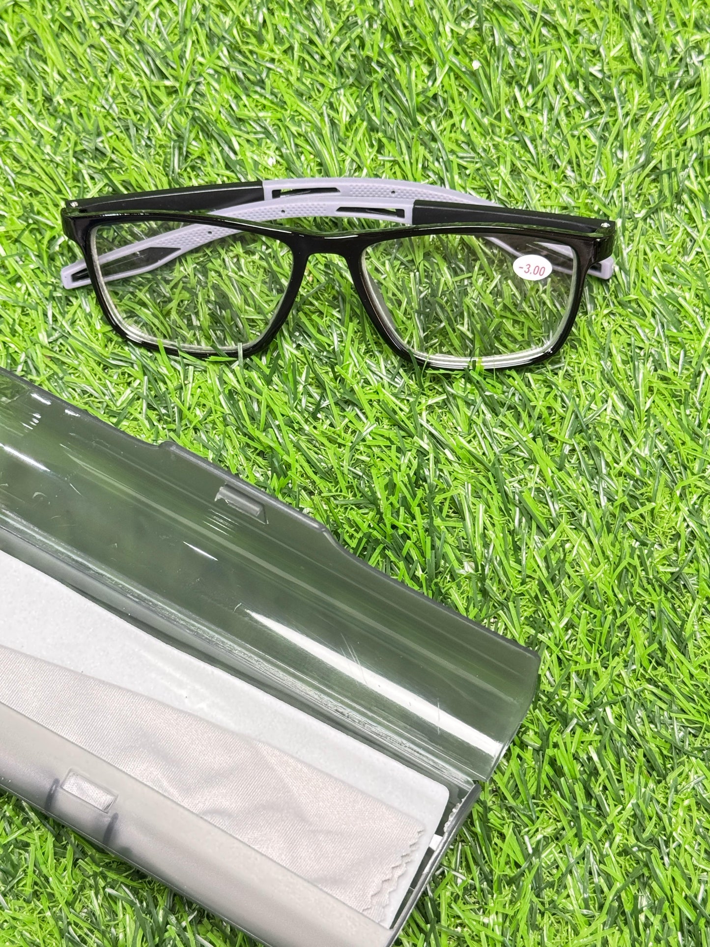 Hybrid Transition Glasses | UV Reactive Lenses with Negative Prescription Dark in Sunlight, Clear at Night