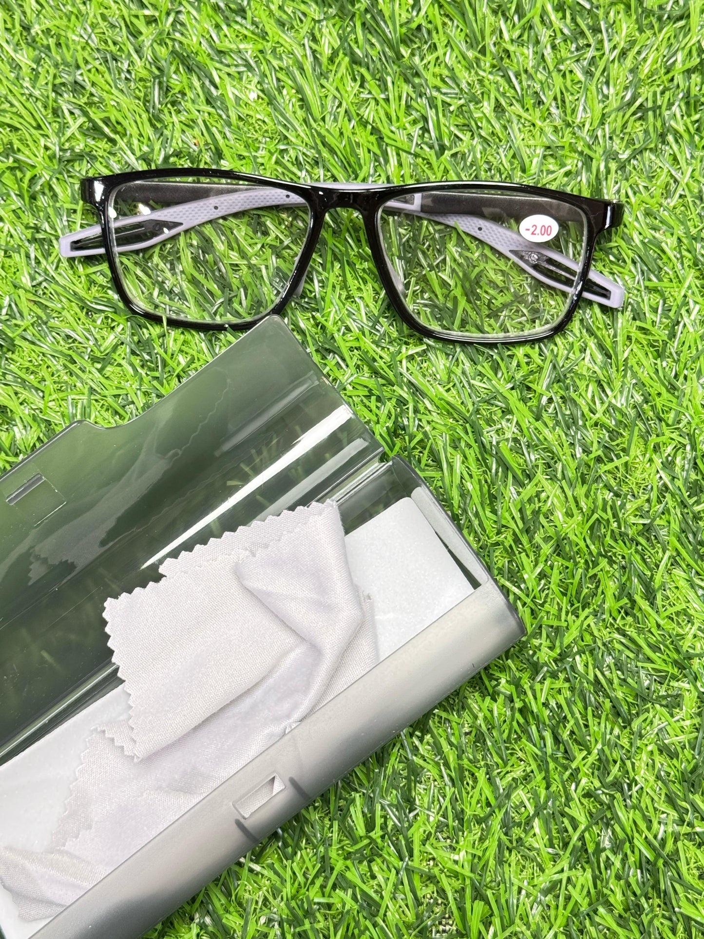 Hybrid Transition Glasses | UV Reactive Lenses with Negative Prescription Dark in Sunlight, Clear at Night
