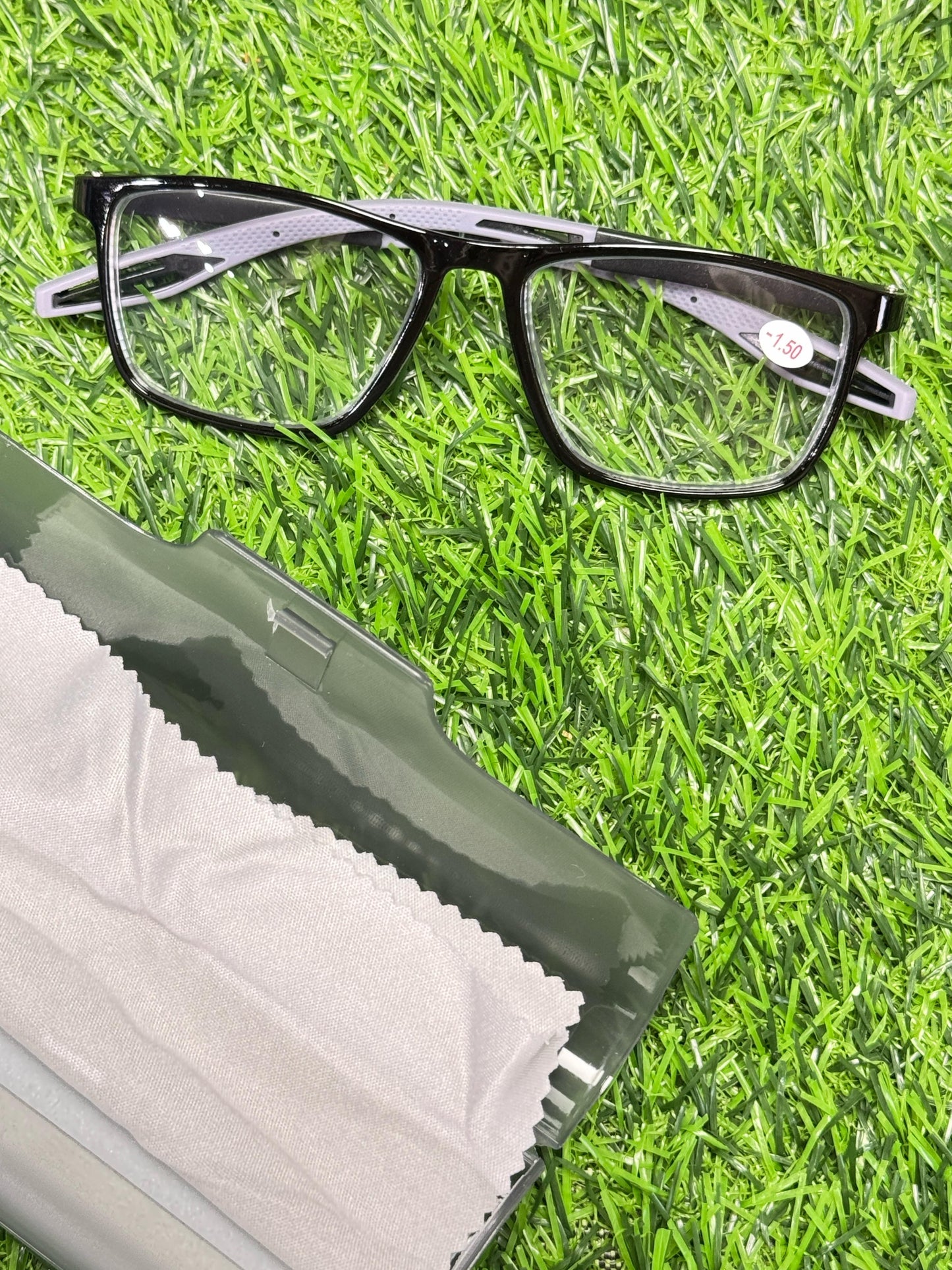 Hybrid Transition Glasses | UV Reactive Lenses with Negative Prescription Dark in Sunlight, Clear at Night