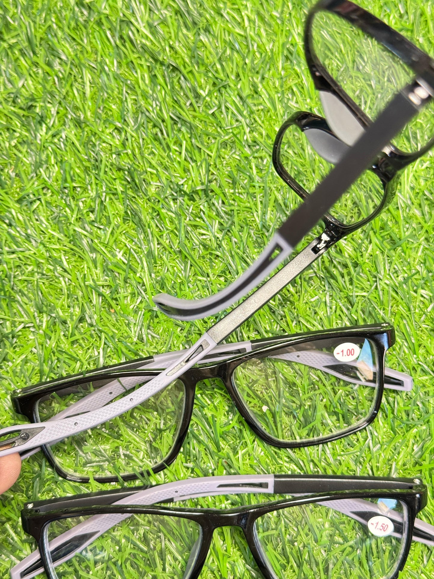Hybrid Transition Glasses | UV Reactive Lenses with Negative Prescription Dark in Sunlight, Clear at Night